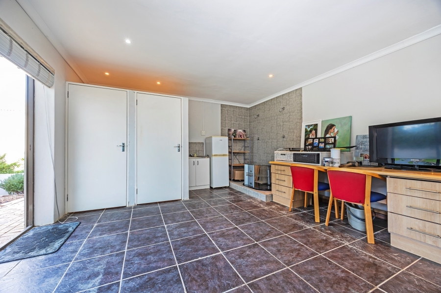 4 Bedroom Property for Sale in Van Riebeeckshof Western Cape